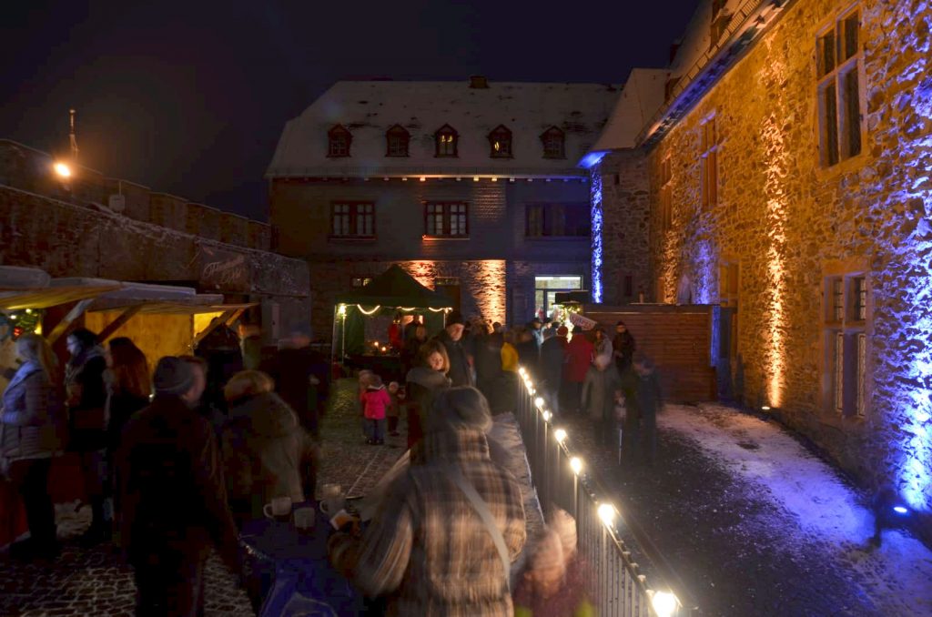 Weihnachtsmarkt Am Schloss: "wunderschön Und Winterlich" - Backland.News